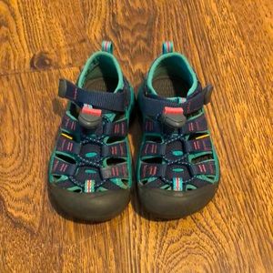 Keen Child’s Size 8 EUC